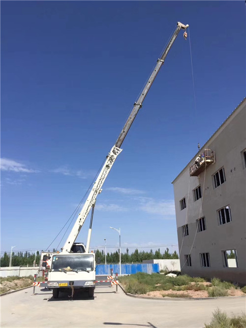 昆山市“轻装强干”—— 吊车的 “轻量化臂架” 技术